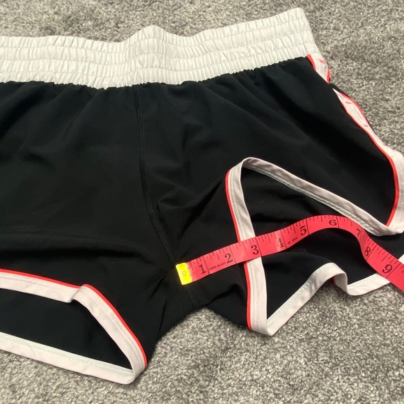 Black & White (w/Pink) Under Armour Workout Shorts, M - Picture 5 of 12
